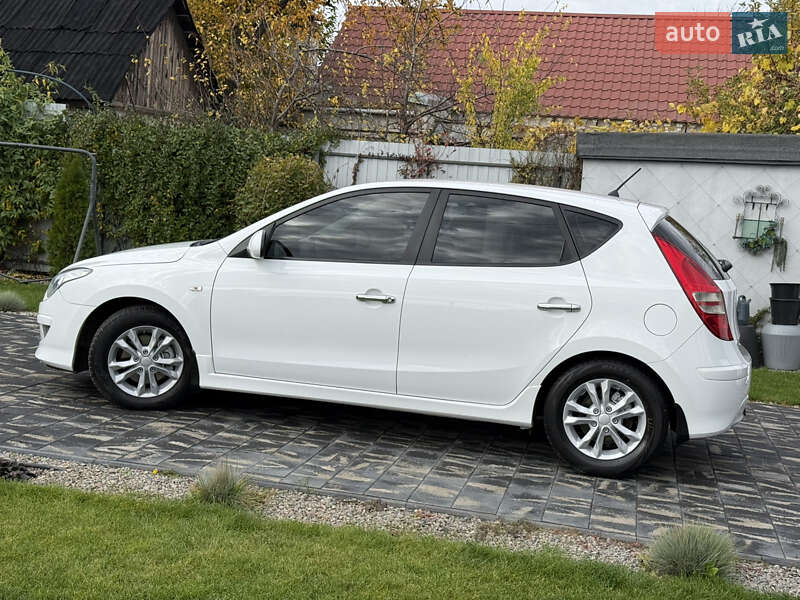 Хетчбек Hyundai i30 2010 в Дніпрі
