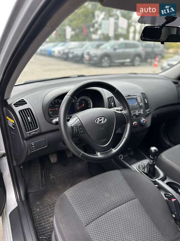 Хэтчбек Hyundai i30 2009 в Белогородке фото 28 Хэтчбек Hyundai i30 2009 в Белогородке