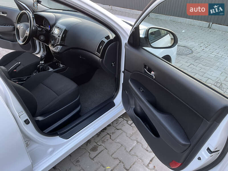 Хэтчбек Hyundai i30 2011 в Львове фото 13 Хэтчбек Hyundai i30 2011 в Львове