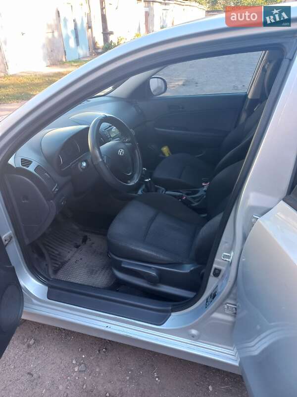 Хетчбек Hyundai i30 2010 в Кам'янському