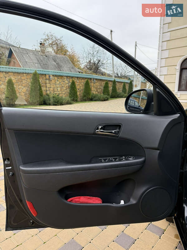 Хэтчбек Hyundai i30 2007 в Могилев-Подольске фото 11 Хэтчбек Hyundai i30 2007 в Могилев-Подольске