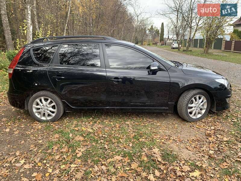 Универсал Hyundai i30 2011 в Бродах