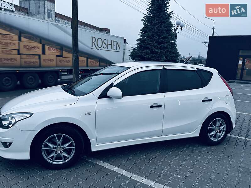 Хэтчбек Hyundai i30 2011 в Виннице