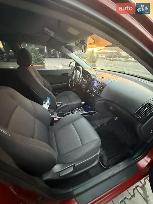 Хэтчбек Hyundai i30 2008 в Хусте