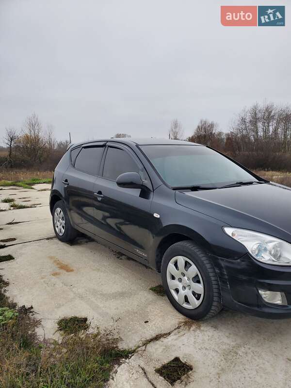 Хетчбек Hyundai i30 2008 в Чутовому