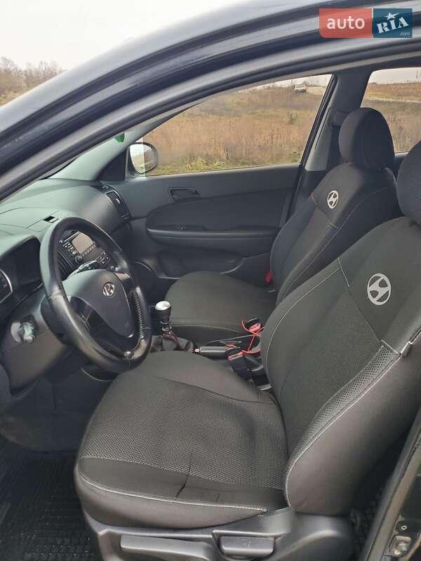 Хетчбек Hyundai i30 2008 в Чутовому