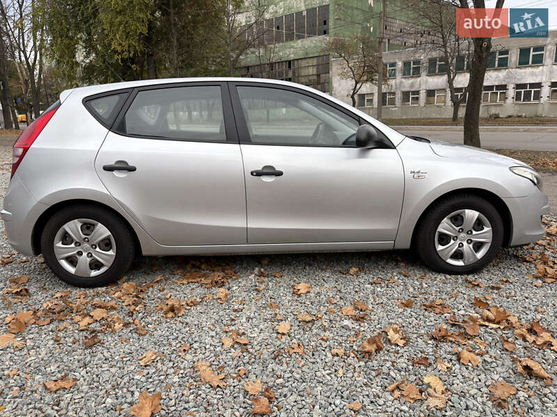 Хетчбек Hyundai i30 2009 в Дніпрі фото 3 Хетчбек Hyundai i30 2009 в Дніпрі