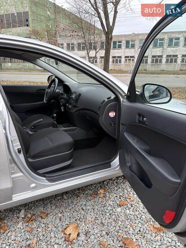 Хетчбек Hyundai i30 2009 в Дніпрі фото 7 Хетчбек Hyundai i30 2009 в Дніпрі