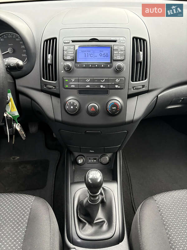 Хетчбек Hyundai i30 2009 в Дніпрі фото 11 Хетчбек Hyundai i30 2009 в Дніпрі