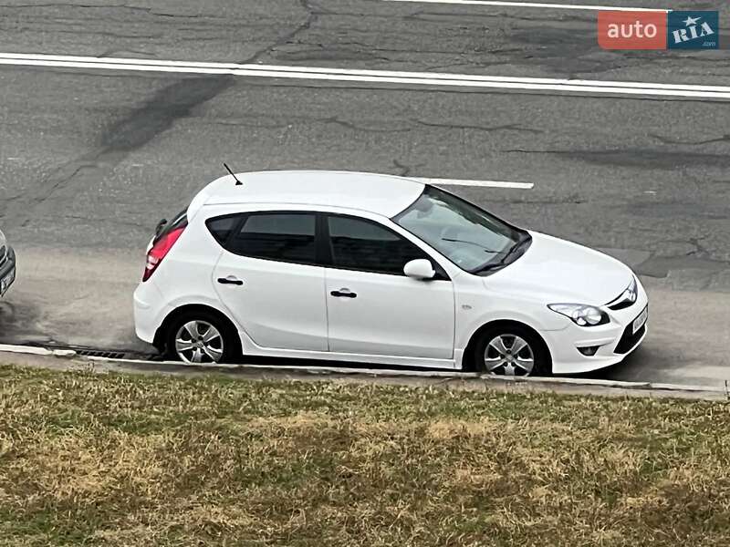 Хетчбек Hyundai i30 2011 в Києві фото Хетчбек Hyundai i30 2011 в Києві
