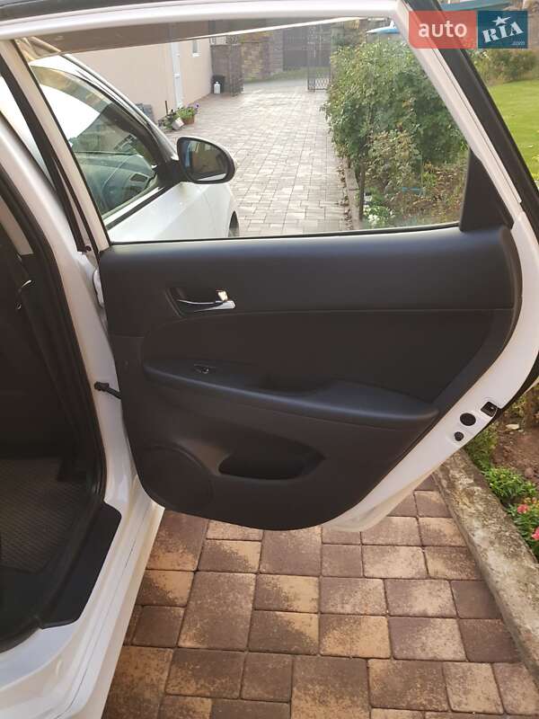 Хетчбек Hyundai i30 2009 в Рівному фото 18 Хетчбек Hyundai i30 2009 в Рівному