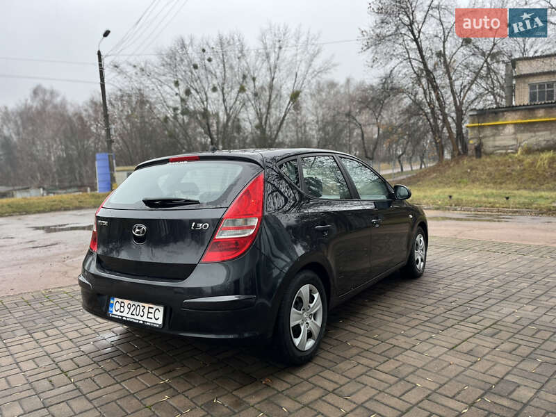 Хэтчбек Hyundai i30 2010 в Чернигове