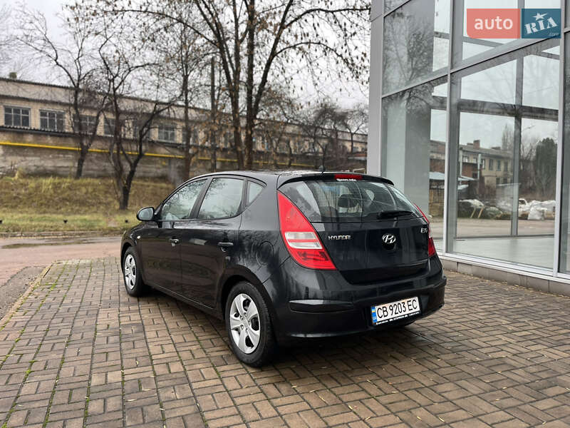 Хэтчбек Hyundai i30 2010 в Чернигове