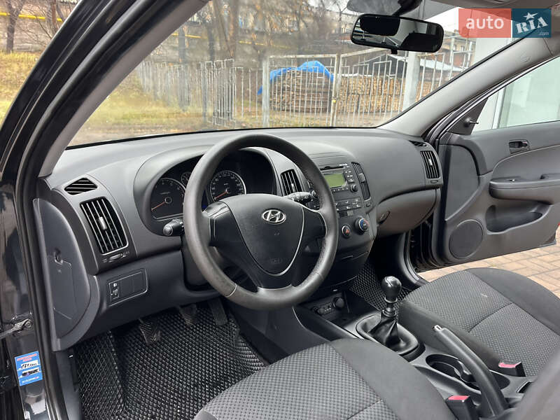 Хэтчбек Hyundai i30 2010 в Чернигове