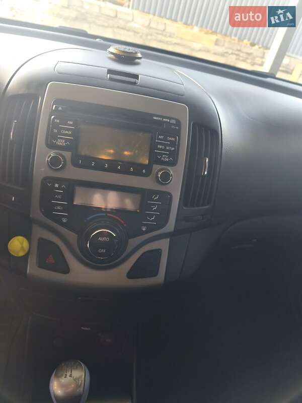 Универсал Hyundai i30 2008 в Каменском