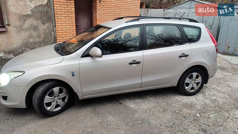 Универсал Hyundai i30 2010 в Днепре