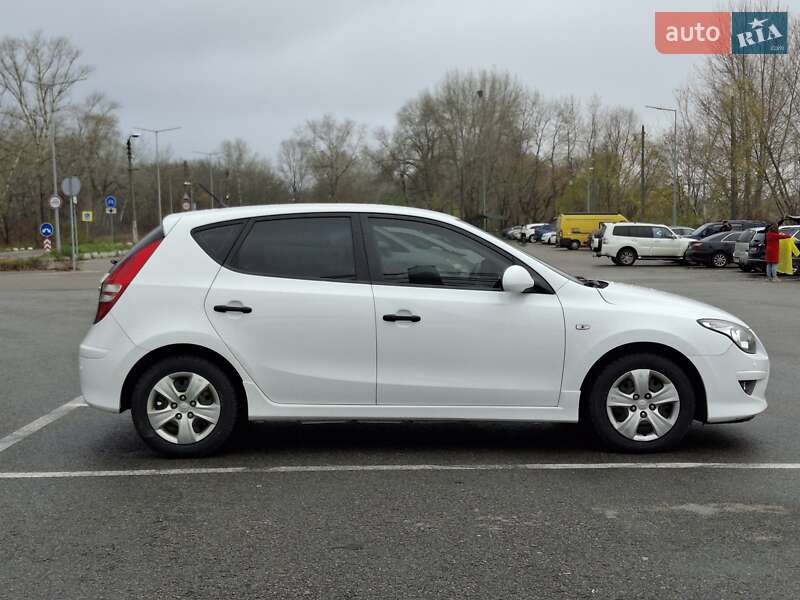 Хэтчбек Hyundai i30 2011 в Киеве