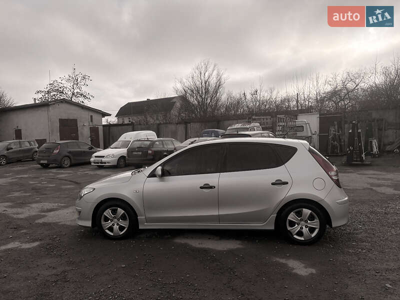 Хэтчбек Hyundai i30 2010 в Ивано-Франковске фото 8 Хэтчбек Hyundai i30 2010 в Ивано-Франковске