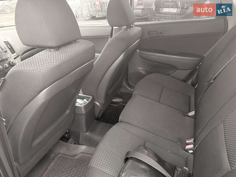 Хэтчбек Hyundai i30 2010 в Ивано-Франковске фото 11 Хэтчбек Hyundai i30 2010 в Ивано-Франковске