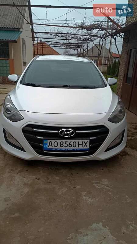 Универсал Hyundai i30 2015 в Новом Селе