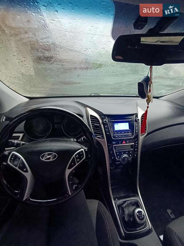 Универсал Hyundai i30 2015 в Новом Селе