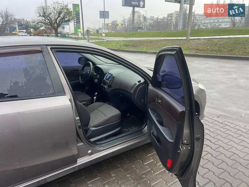 Хэтчбек Hyundai i30 2011 в Белогородке фото 14 Хэтчбек Hyundai i30 2011 в Белогородке