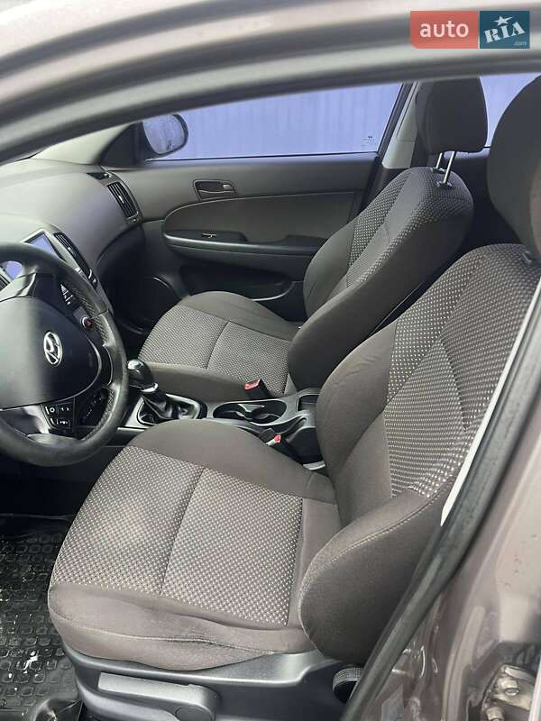 Хэтчбек Hyundai i30 2011 в Белогородке фото 17 Хэтчбек Hyundai i30 2011 в Белогородке