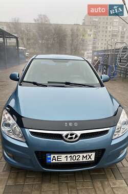 Хэтчбек Hyundai i30 2008 в Вольногорске