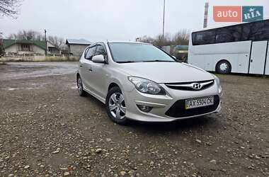 Хэтчбек Hyundai i30 2011 в Черновцах