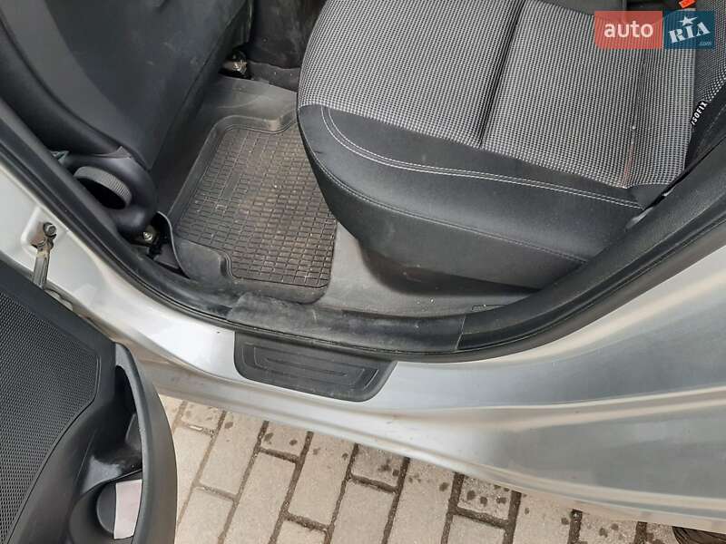 Хетчбек Hyundai i30 2012 в Дніпрі