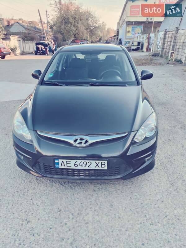 Хетчбек Hyundai i30 2011 в Дніпрі