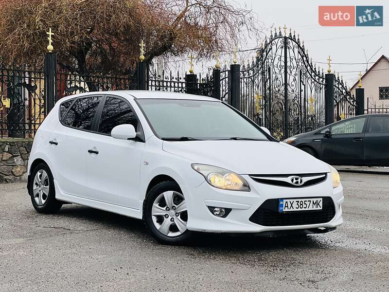Хэтчбек Hyundai i30 2010 в Харькове фото Хэтчбек Hyundai i30 2010 в Харькове