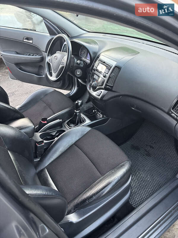 Універсал Hyundai i30 2011 в Шепетівці