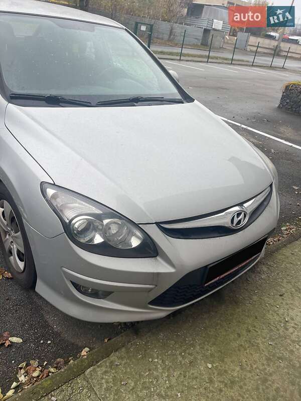 Хэтчбек Hyundai i30 2011 в Киеве