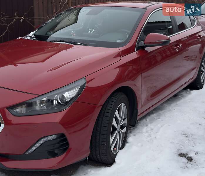 Фастбэк Hyundai i30 2019 в Тараще
