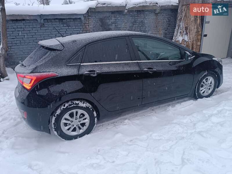 Хэтчбек Hyundai i30 2012 в Коростене
