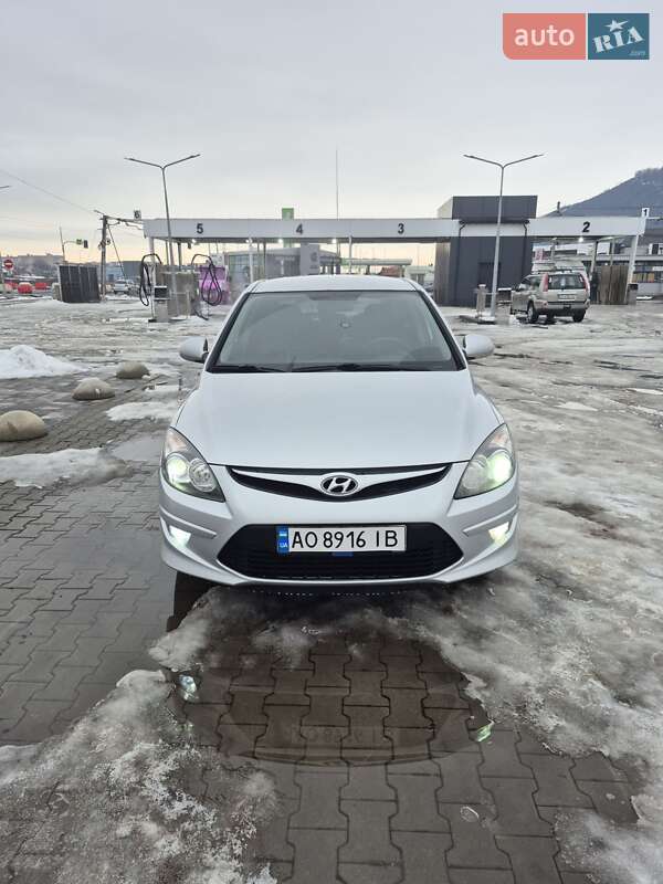 Хэтчбек Hyundai i30 2011 в Мукачево