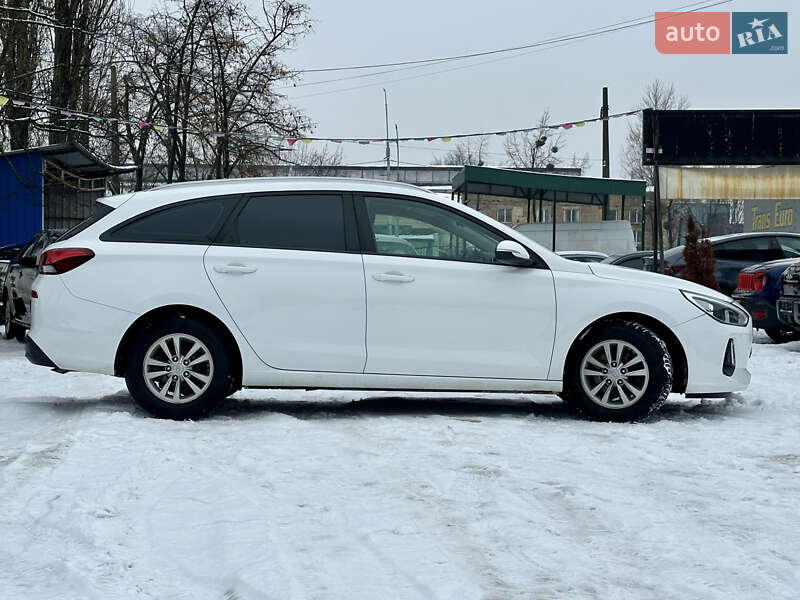 Универсал Hyundai i30 2017 в Киеве фото 6 Универсал Hyundai i30 2017 в Киеве