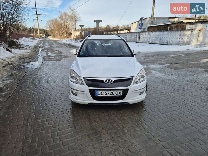 Универсал Hyundai i30 2008 в Новояворовске