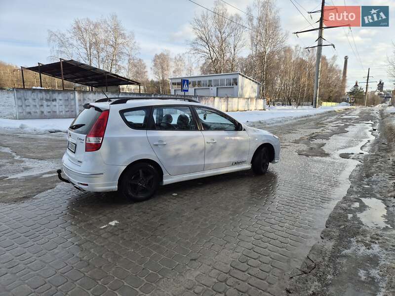Универсал Hyundai i30 2008 в Новояворовске