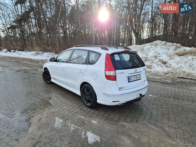 Универсал Hyundai i30 2008 в Новояворовске
