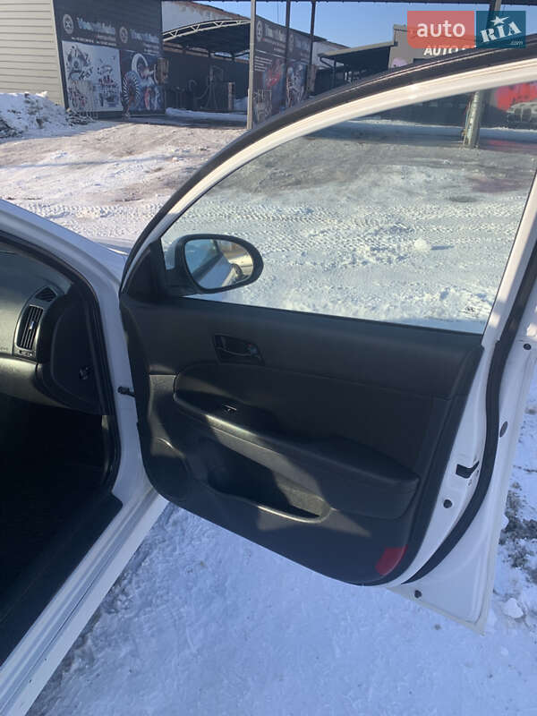 Универсал Hyundai i30 2011 в Ватутино