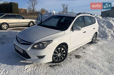 Универсал Hyundai i30 2011 в Ватутино