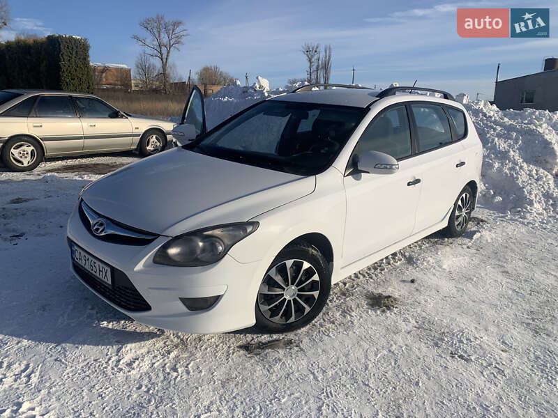 Универсал Hyundai i30 2011 в Ватутино