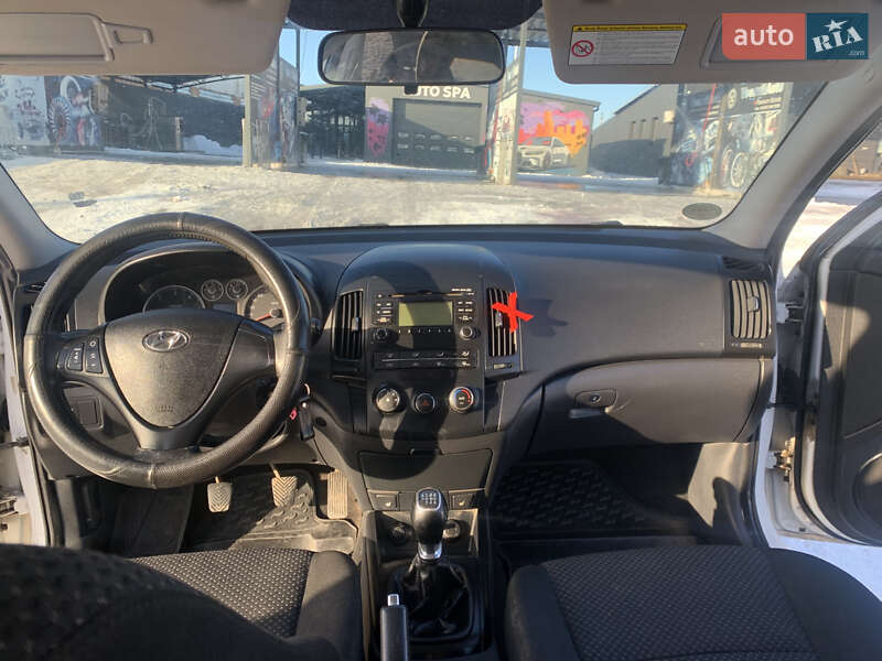 Универсал Hyundai i30 2011 в Ватутино