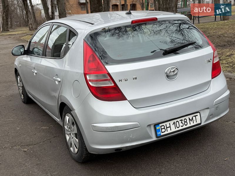 Хэтчбек Hyundai i30 2007 в Каменском