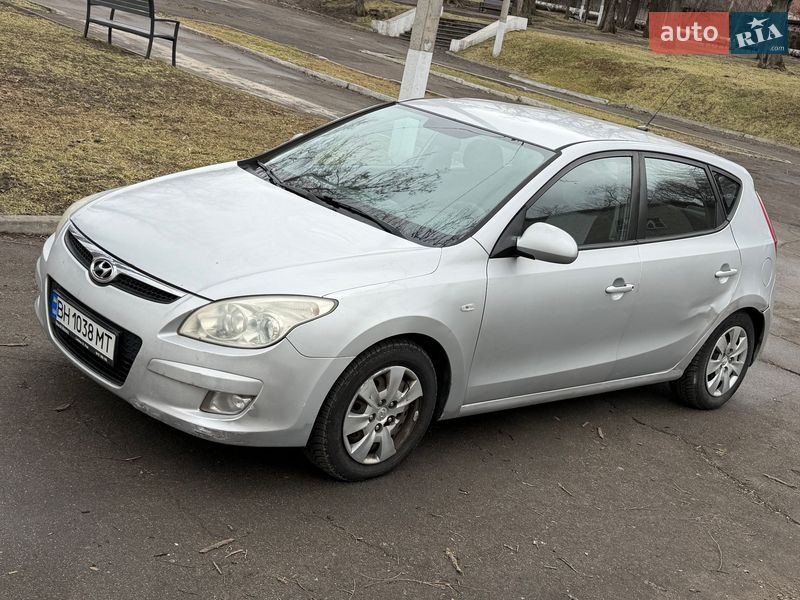 Хэтчбек Hyundai i30 2007 в Каменском