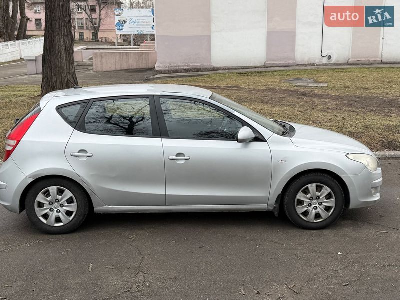 Хэтчбек Hyundai i30 2007 в Каменском