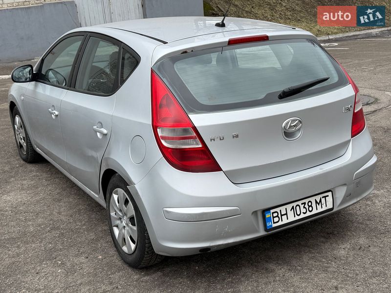 Хэтчбек Hyundai i30 2007 в Каменском