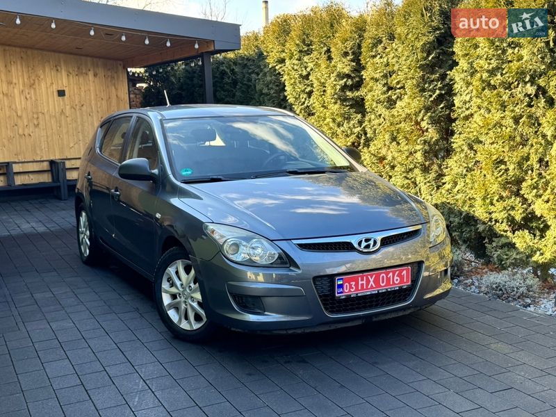 Хэтчбек Hyundai i30 2009 в Дубно